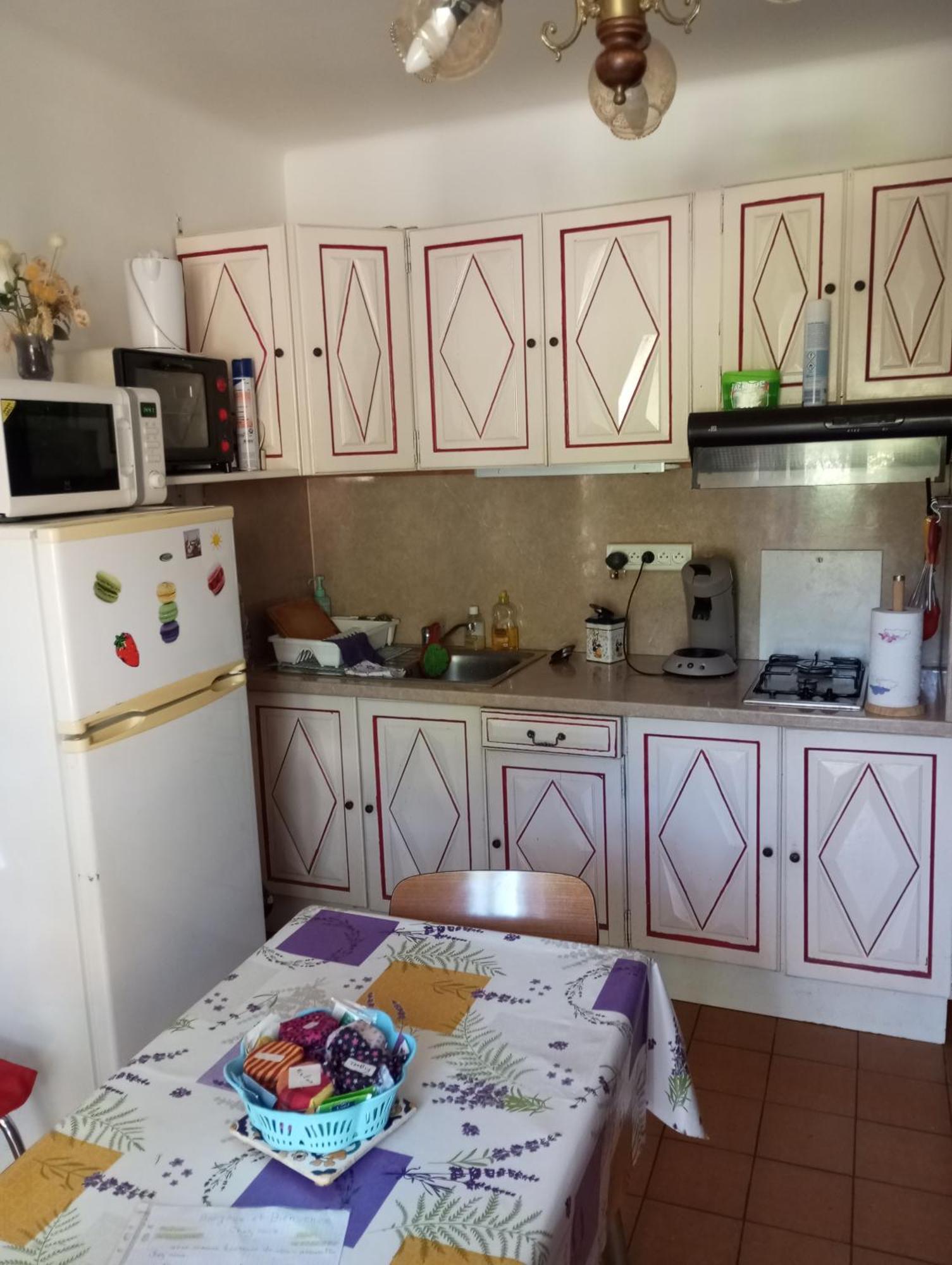F1 Chambre Et Cuisine Reynes Exterior photo